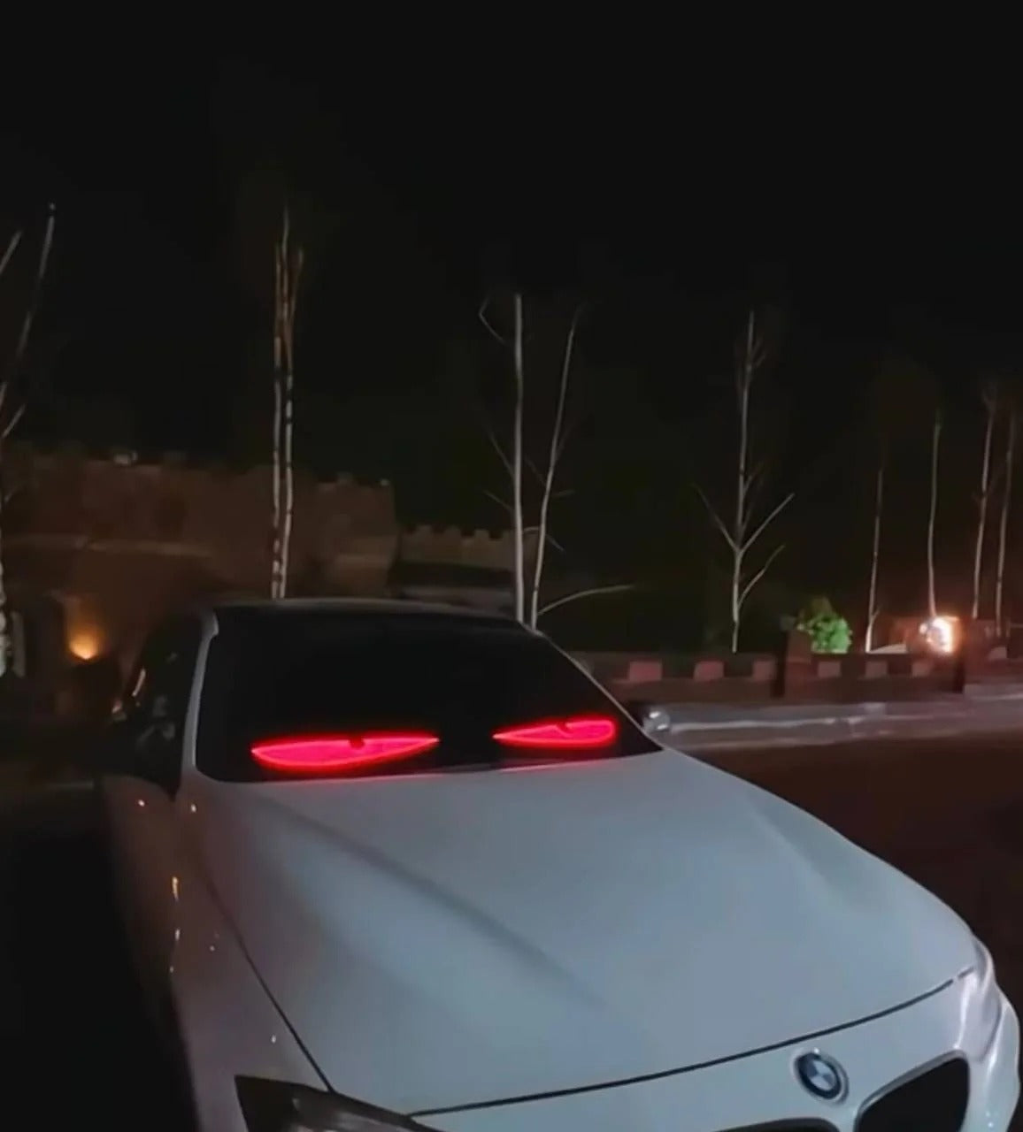 Feux LED "Car Eyes" – Donnez du caractère à votre voiture